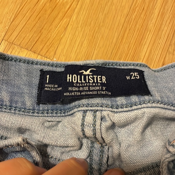 hollister light wash jean shorts - Picture 2 of 2